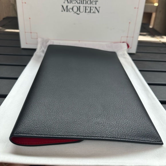 Alexander McQueen Black Skull Envelope Clutch Bag - Picture 6 of 14